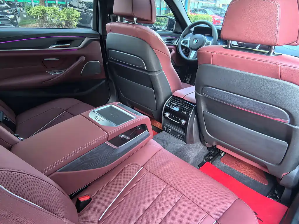 BMW 5 Series — миниатюра 6