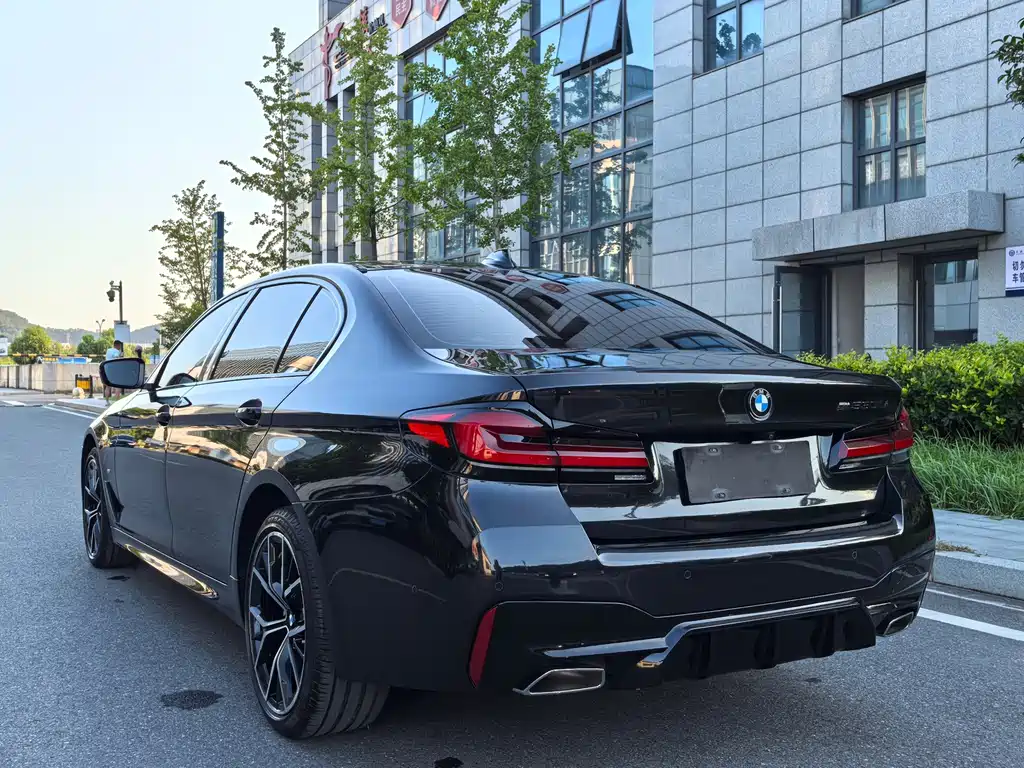BMW 5 Series — миниатюра 17