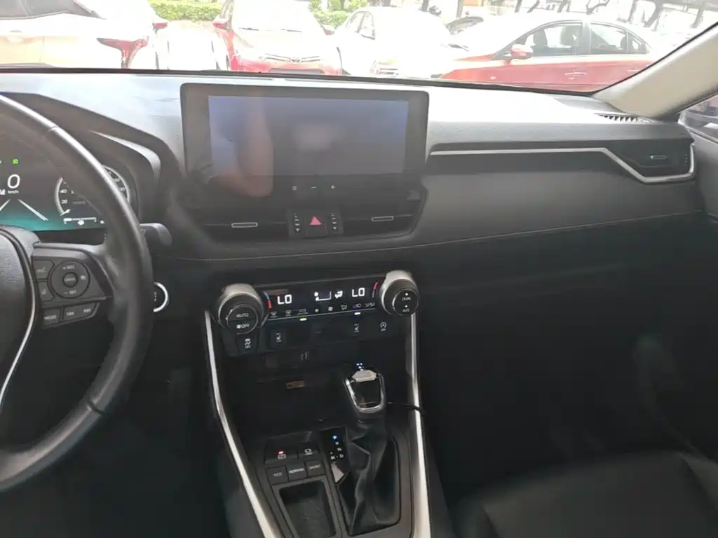 Toyota RAV4 — миниатюра 10