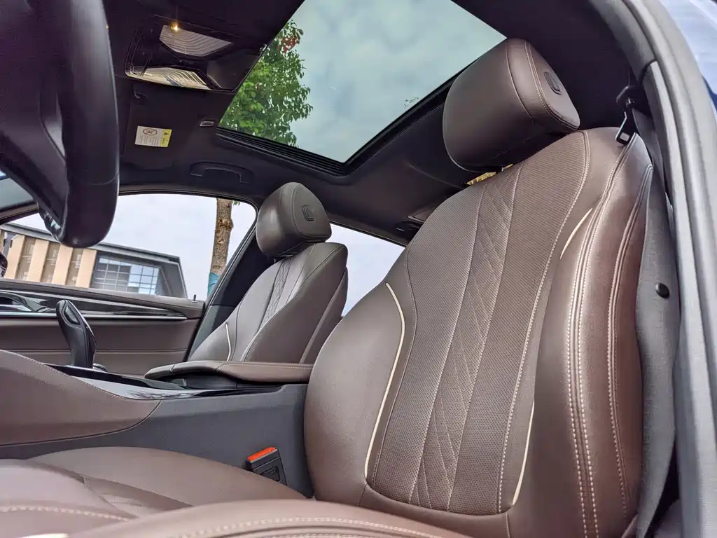 BMW 5 Series — миниатюра 6