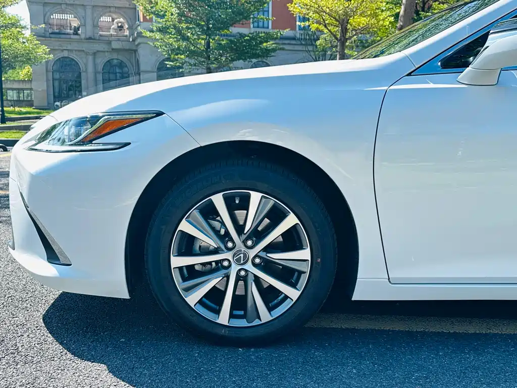 Lexus ES — миниатюра 8