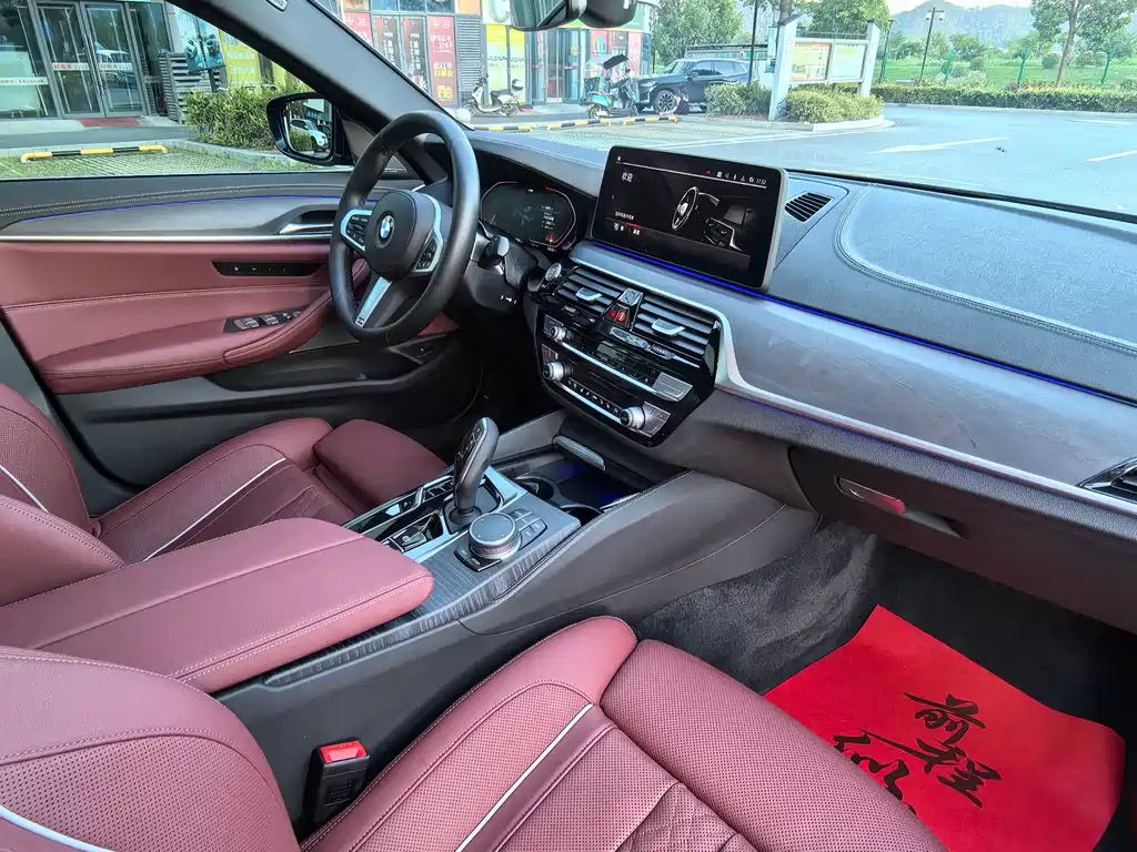 BMW 5 Series — миниатюра 7