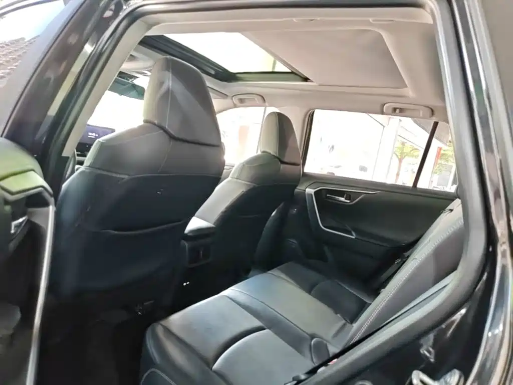 Toyota RAV4 — миниатюра 17
