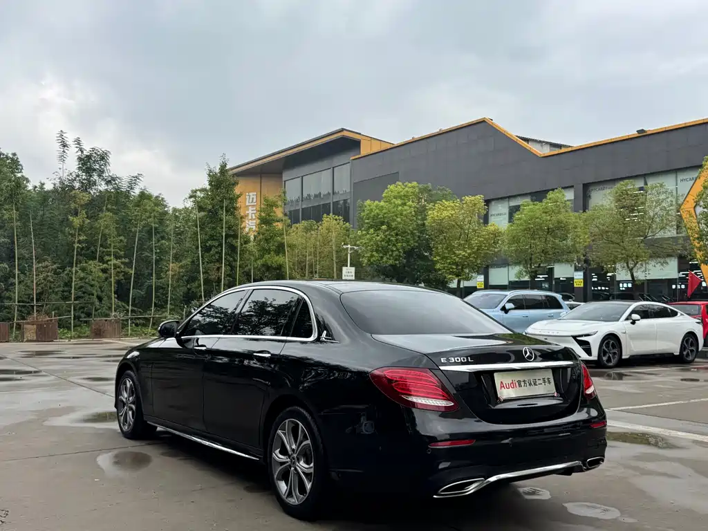 Mercedes-Benz E-Class — миниатюра 6