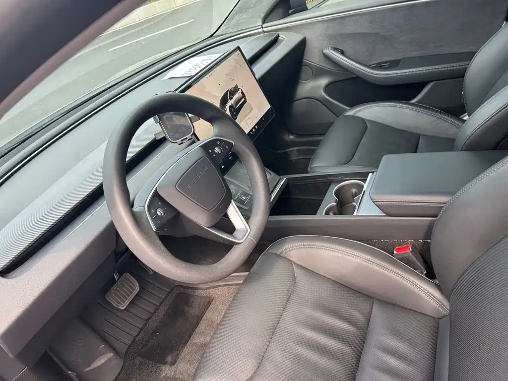 Tesla Model 3 — миниатюра 5
