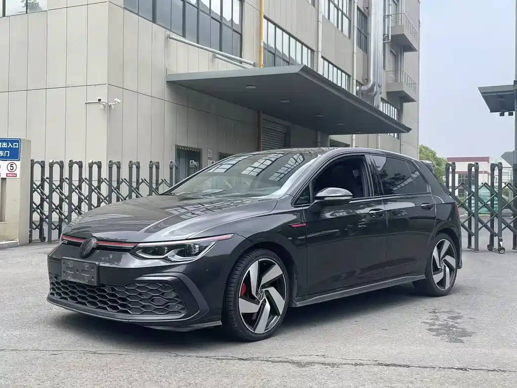 Купить Volkswagen Golf GTI