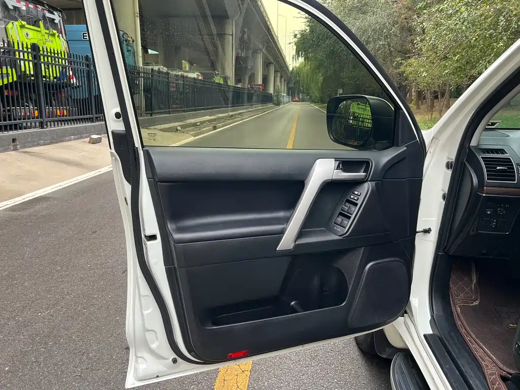 Toyota Prado — миниатюра 4