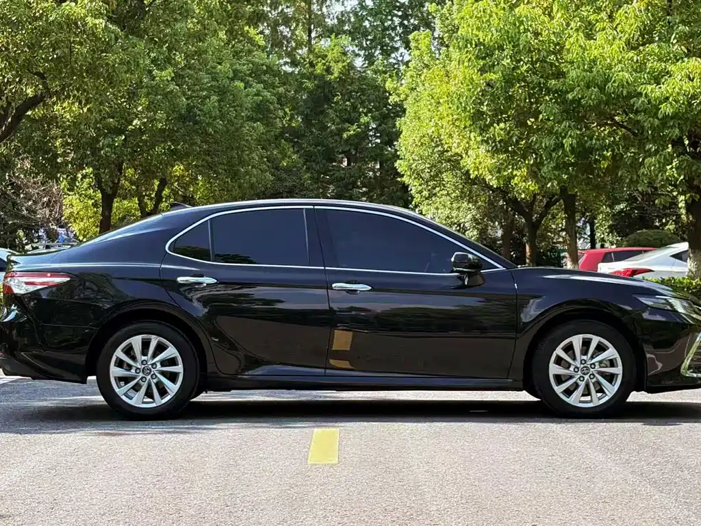 Toyota Camry — миниатюра 4