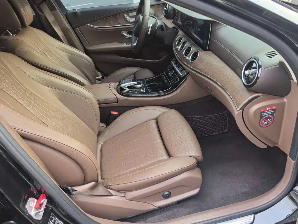 Mercedes-Benz E-Class — миниатюра 11