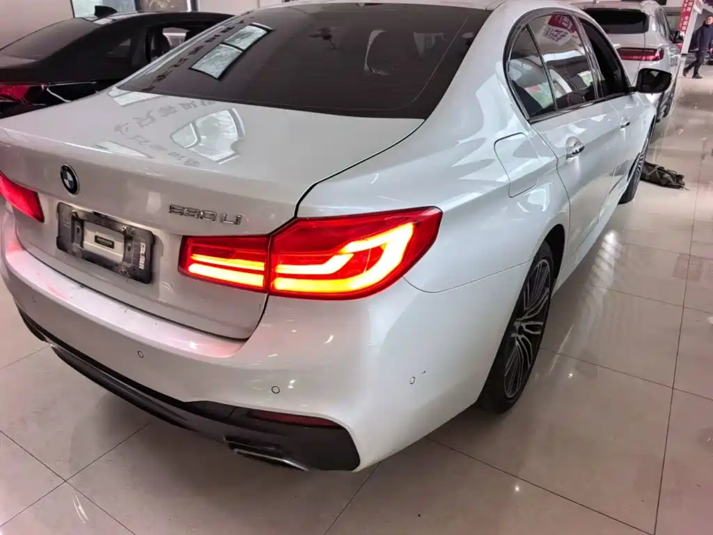 BMW 5 Series — миниатюра 8