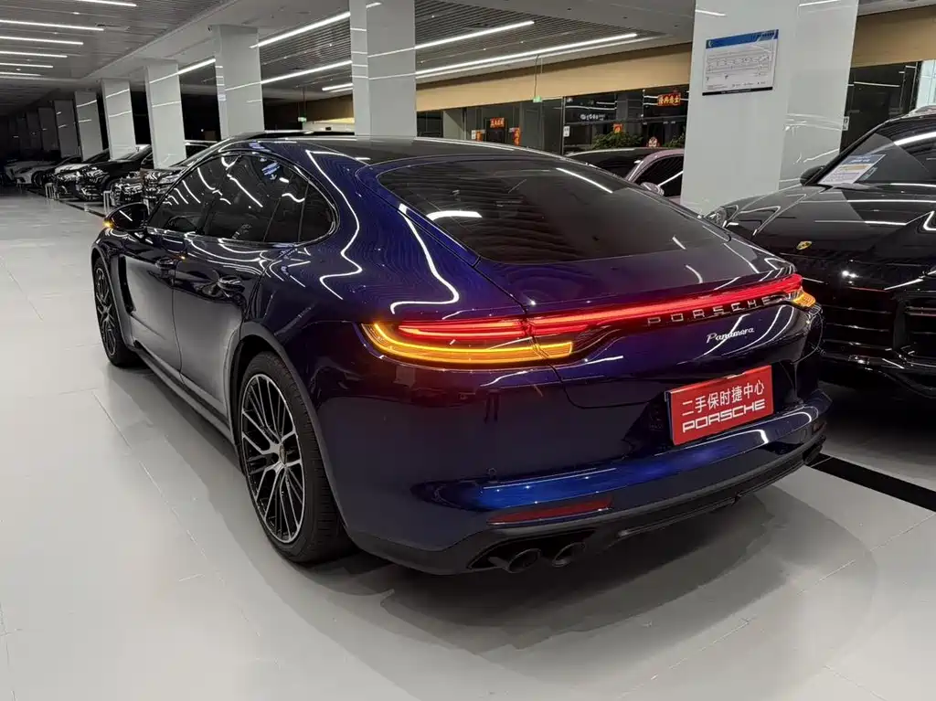 PORSCHE PANAMERA