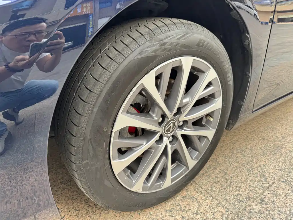 Lexus ES — миниатюра 19