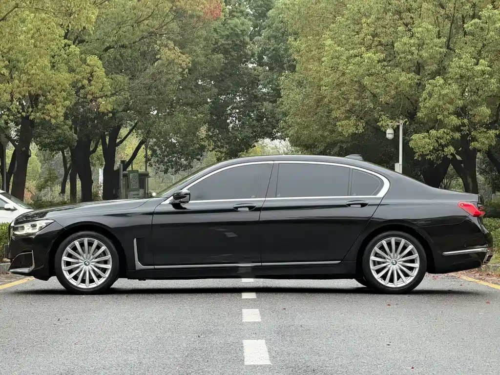 BMW 7 Series — миниатюра 3