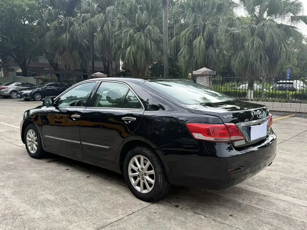 Toyota Camry — миниатюра 5