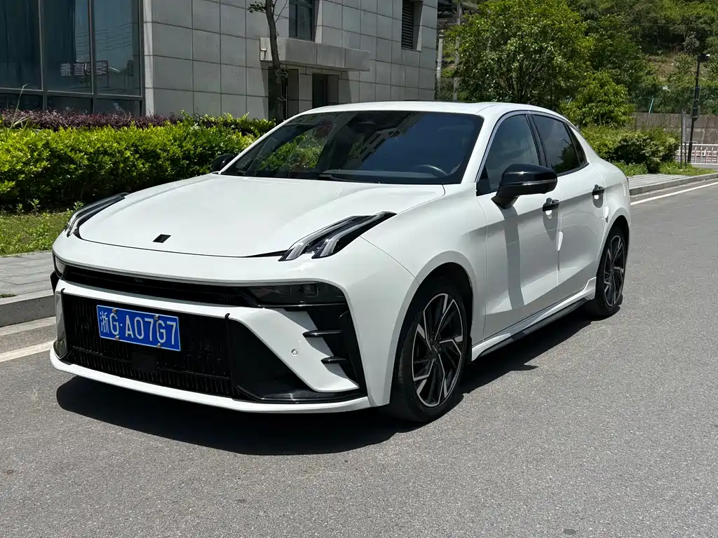 Купить Lynk & Co 03