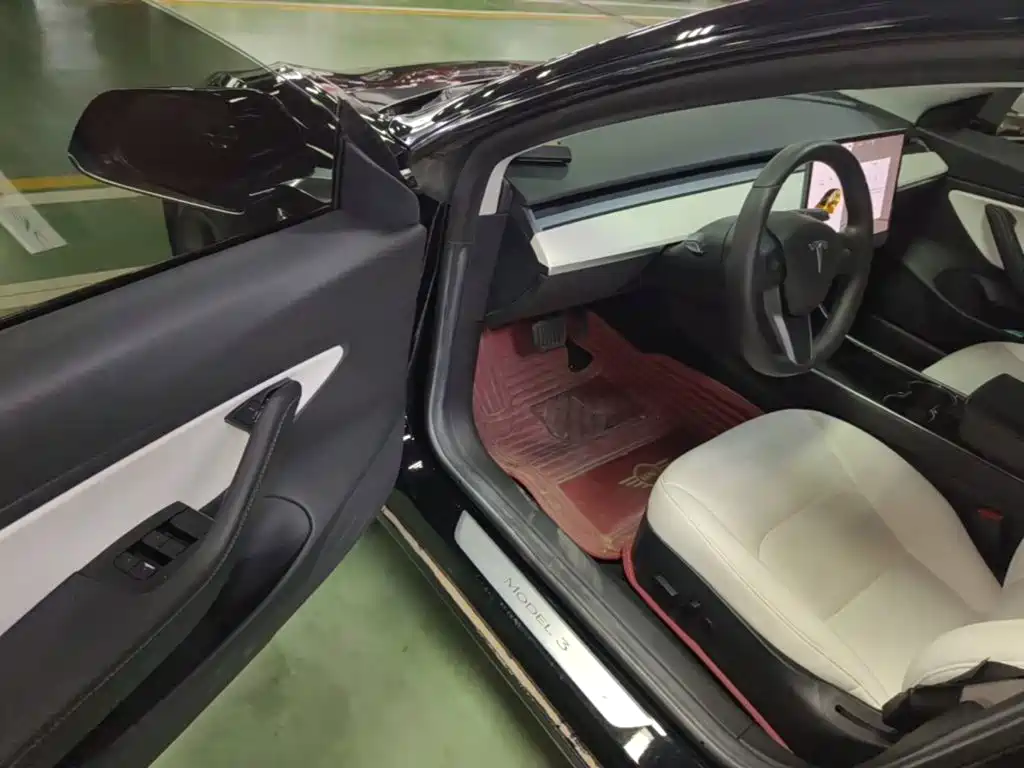 Tesla Model 3 — миниатюра 16