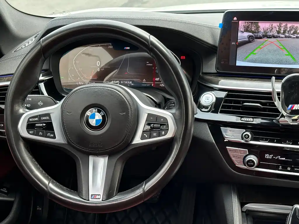 BMW 5 Series — миниатюра 10