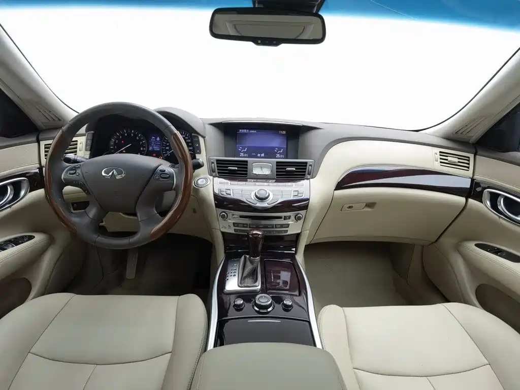 Infiniti Q70 — миниатюра 5