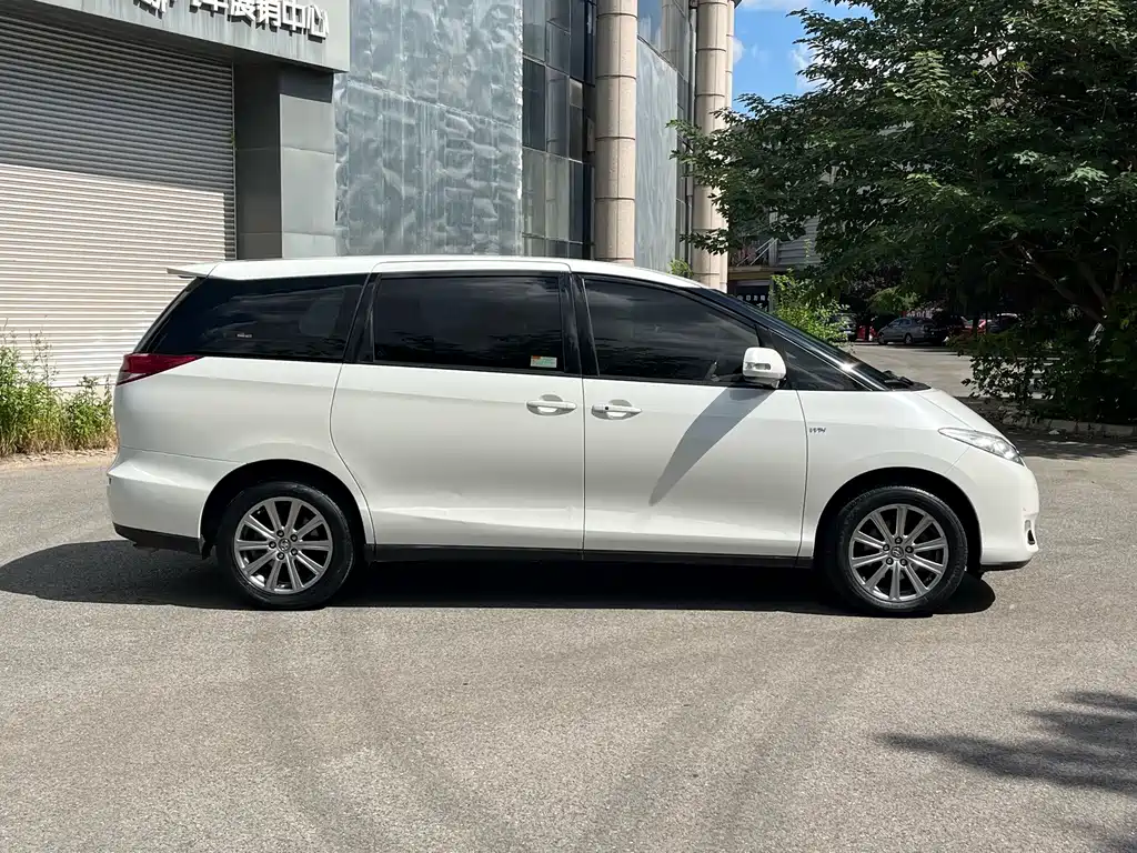Toyota Previa — миниатюра 7