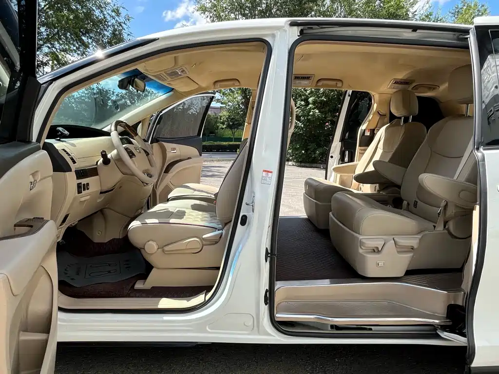 Toyota Previa — миниатюра 16