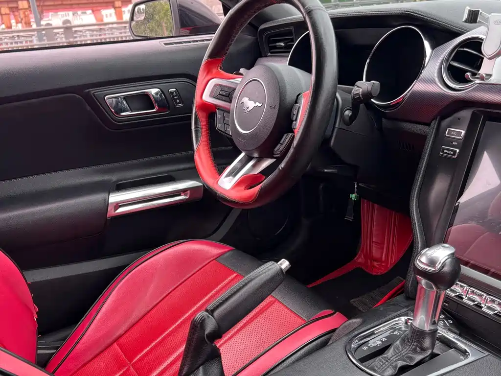 Ford Mustang — миниатюра 7