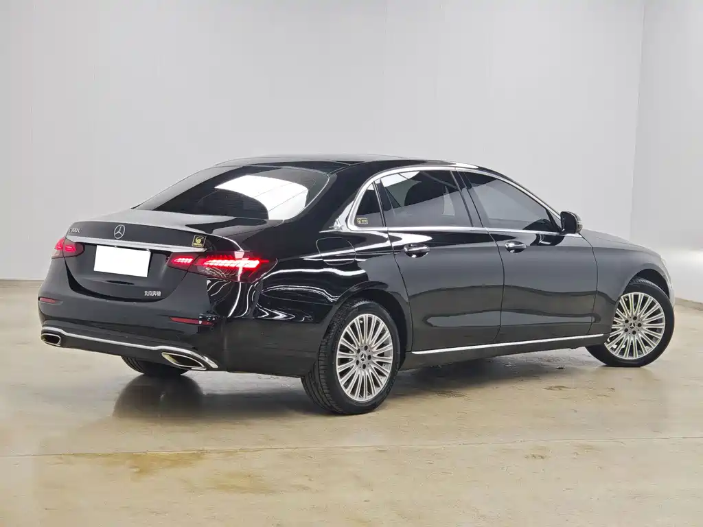 Mercedes-Benz E-Class — миниатюра 4