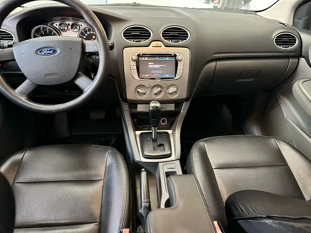 Ford Focus 2013 1.8L AT