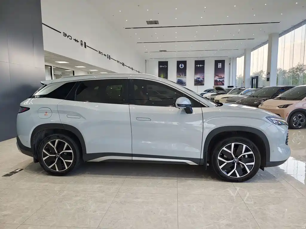 BYD L DM-i — миниатюра 4