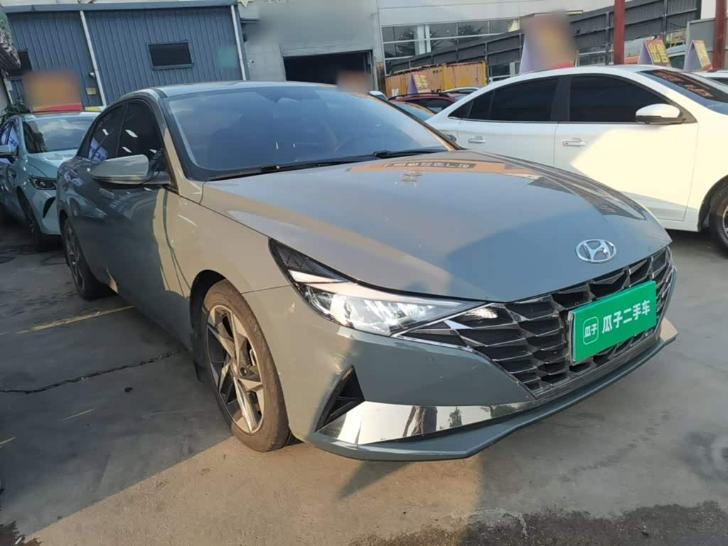 Hyundai Elantra 1.5 л 2022 г. Серебристо-серый, пробег 45400 км
