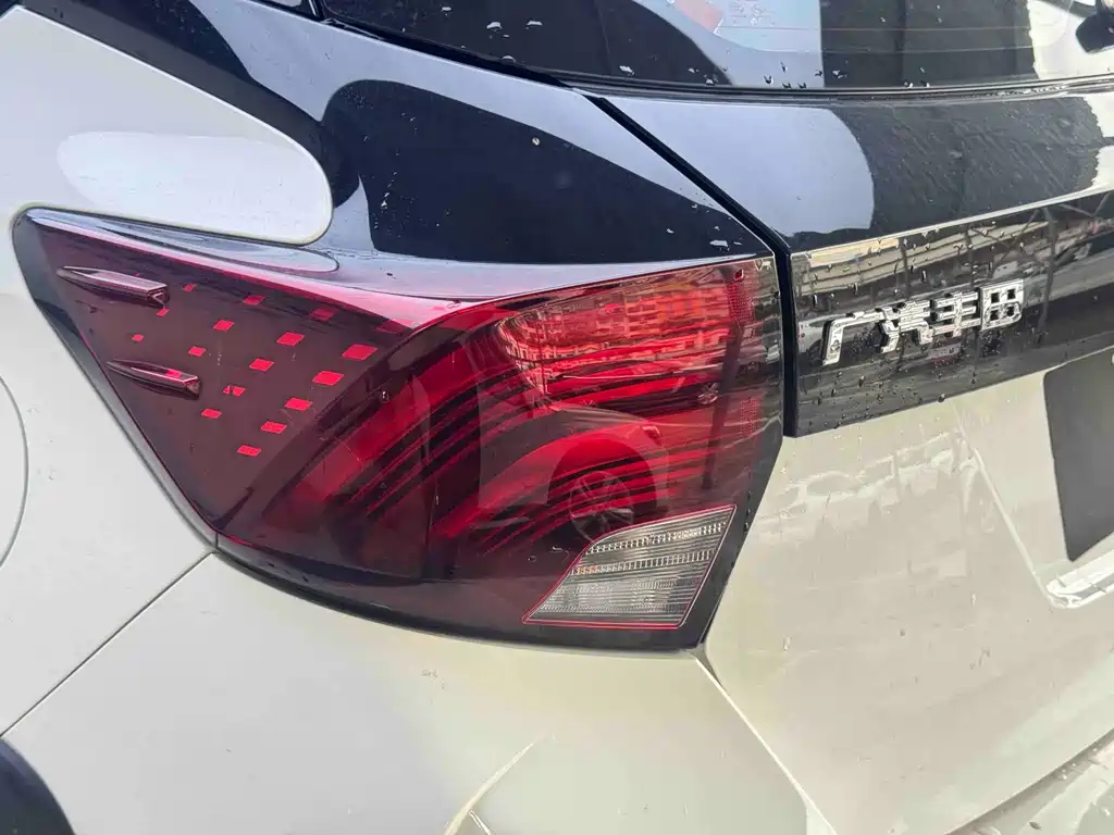 Toyota Yaris L — миниатюра 30