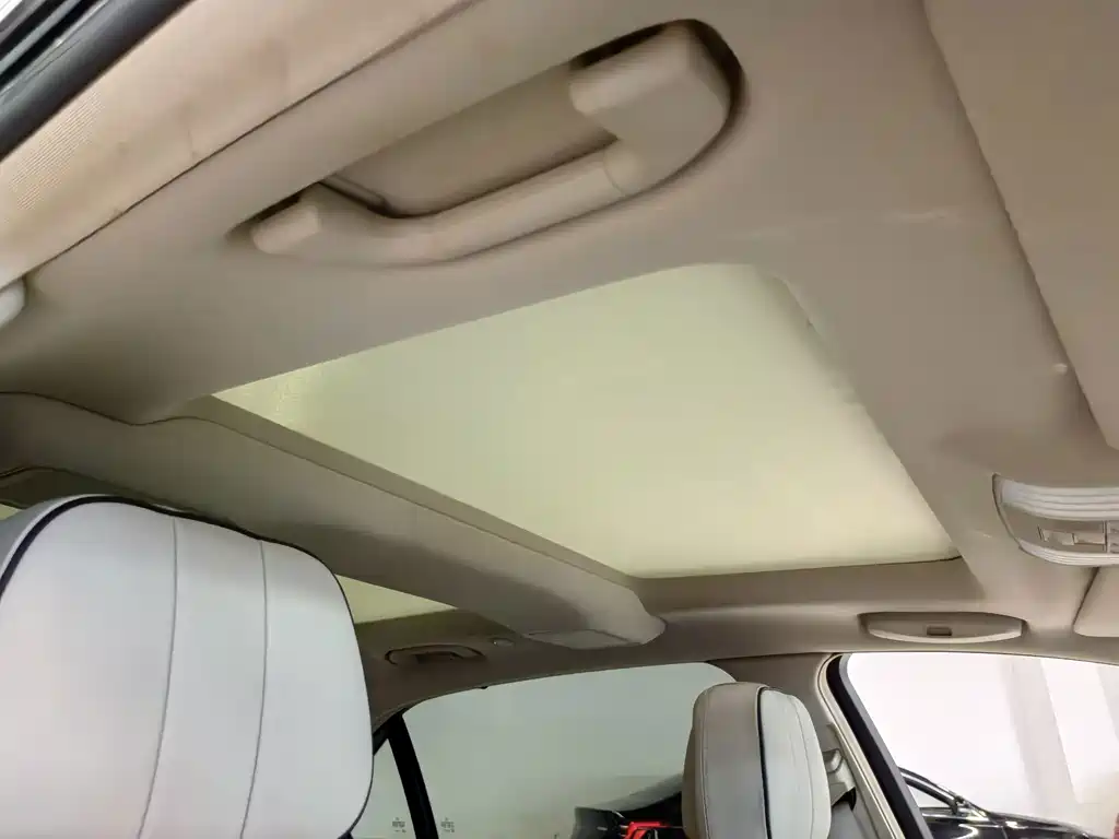Mercedes-Benz E-Class — миниатюра 17