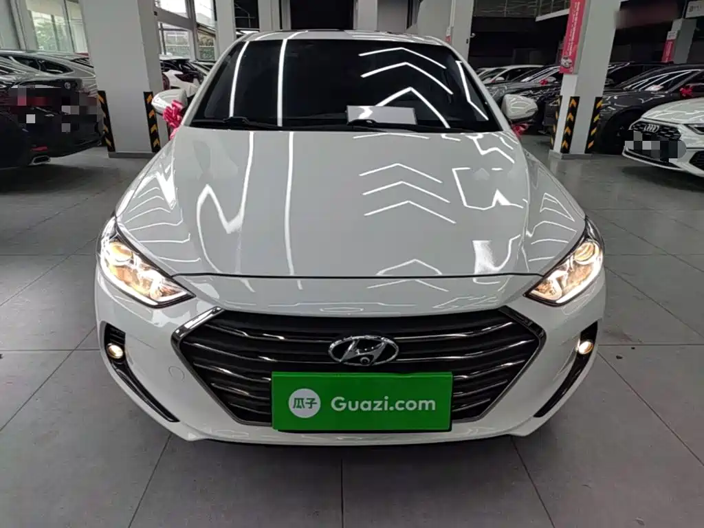 Hyundai Elantra — миниатюра 3