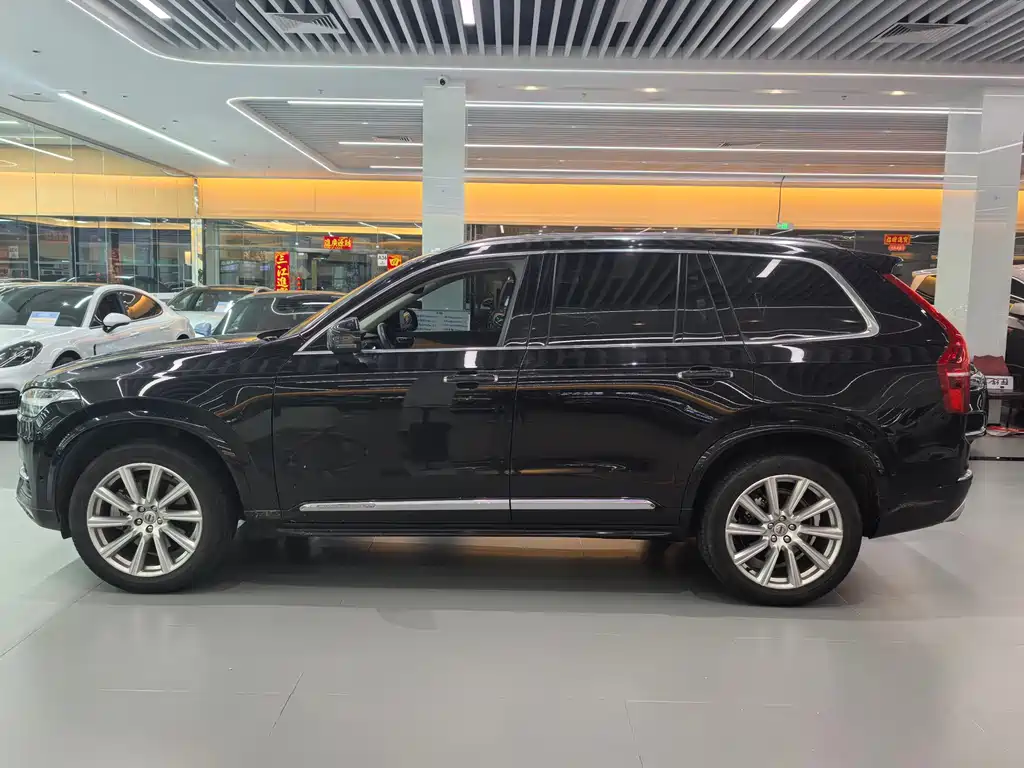 Volvo XC90 2018 T6 7 мест