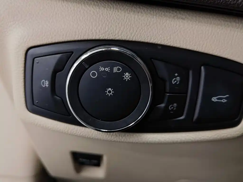 Lincoln MKC — миниатюра 21