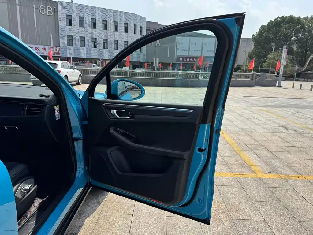 Porsche Macan — миниатюра 27