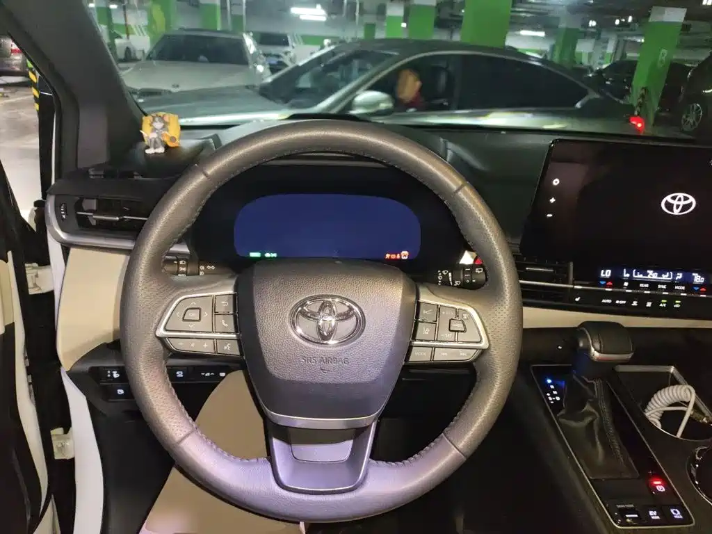 Toyota Granvia — миниатюра 6