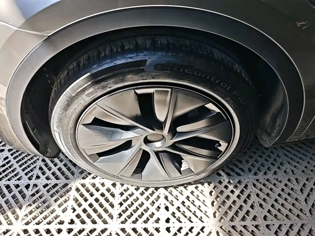Tesla Model Y — миниатюра 23