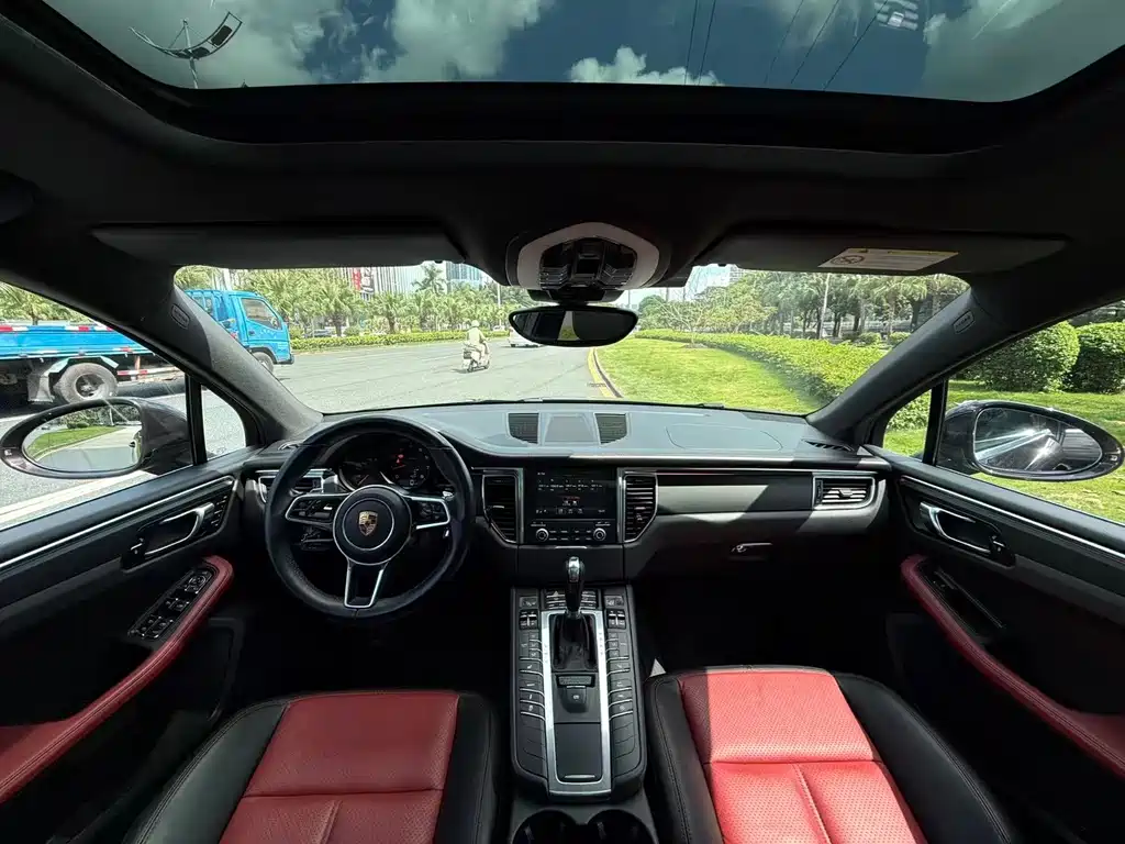 Porsche Macan — миниатюра 10