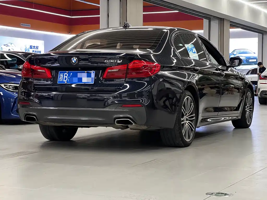 BMW 5 Series — миниатюра 10