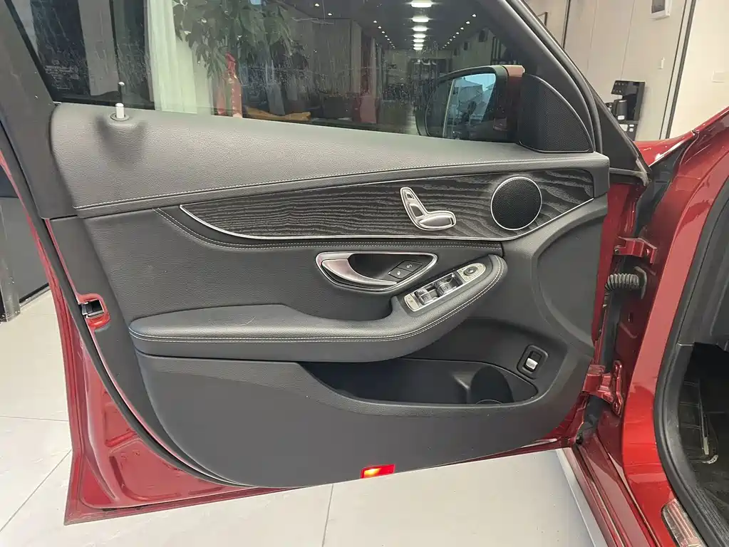 Mercedes-Benz C-Class — миниатюра 5