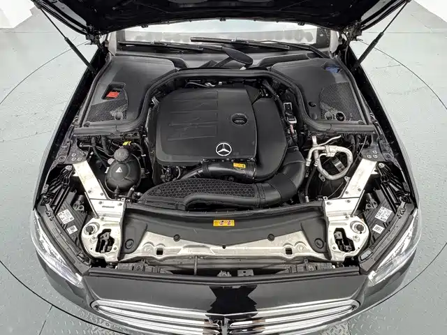 Mercedes-Benz E-Class — миниатюра 16