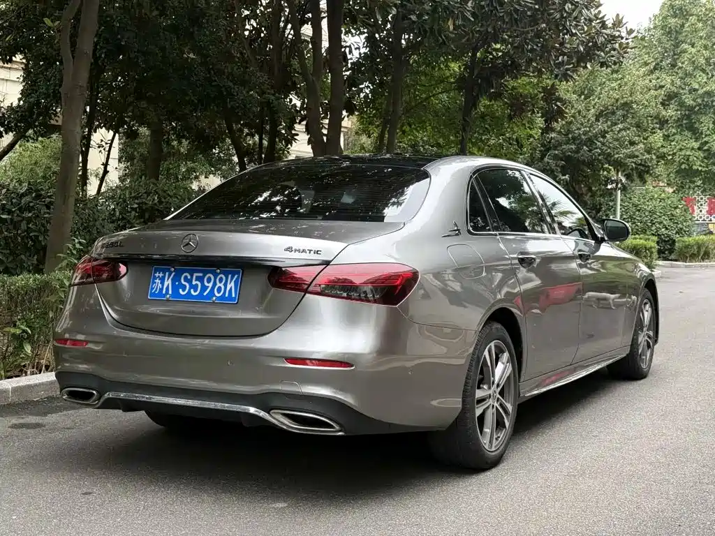 Mercedes-Benz E-Class — миниатюра 7