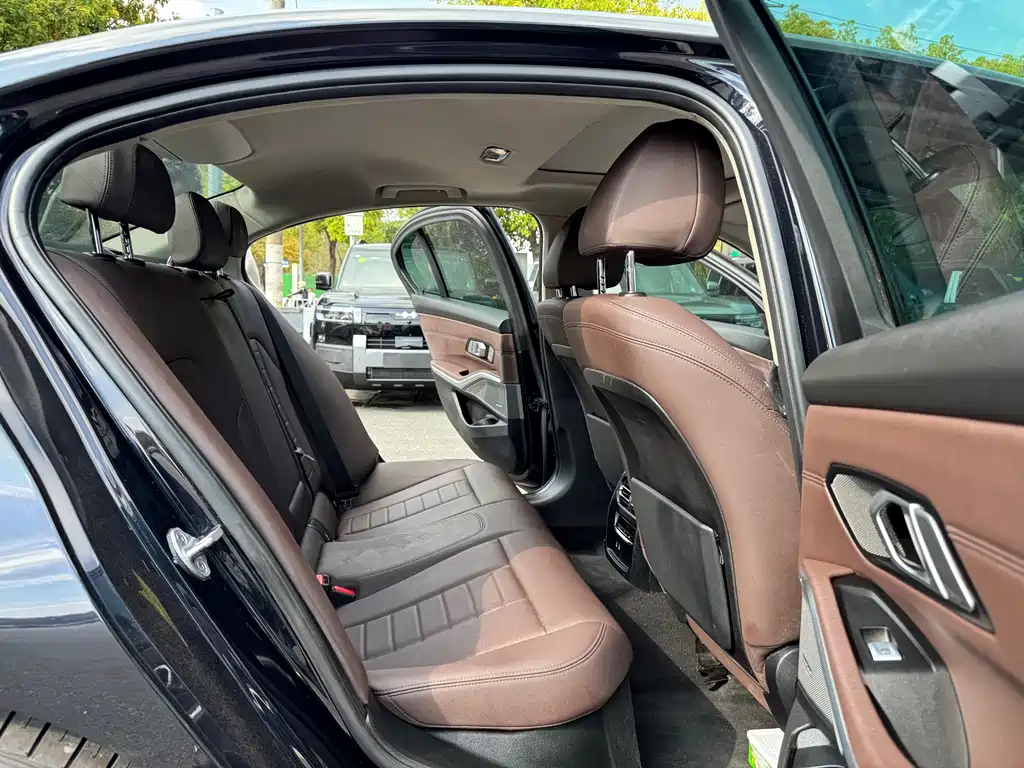 BMW 3 Series — миниатюра 13