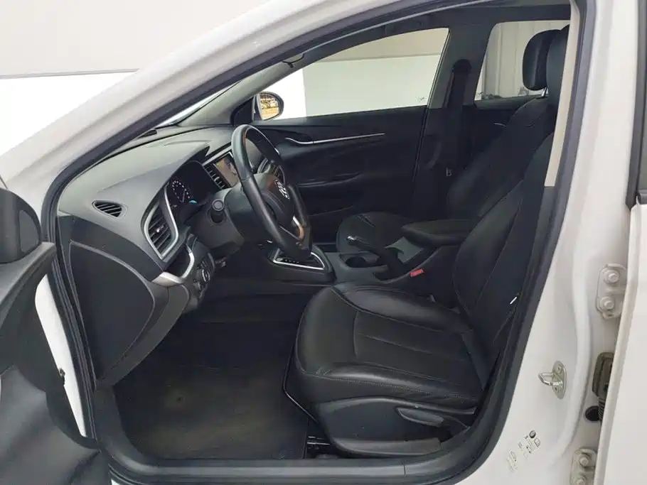 Buick Excelle — миниатюра 9