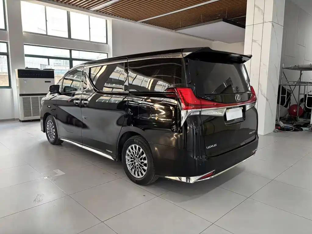 Lexus LM 2020 300h мест