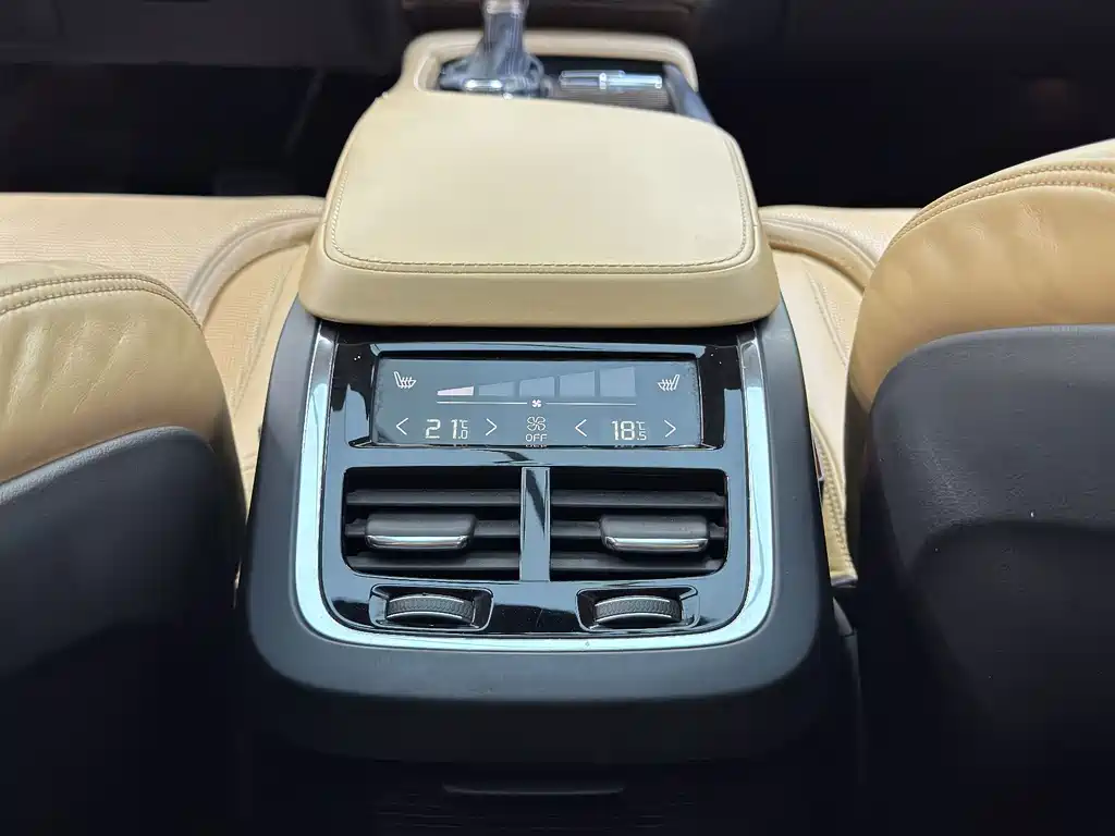Volvo XC90 — миниатюра 2