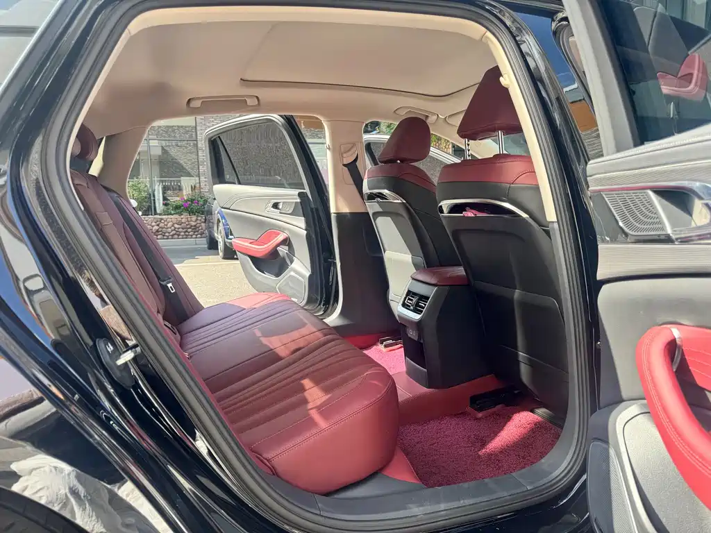 Hongqi Hongqi H5 — миниатюра 8