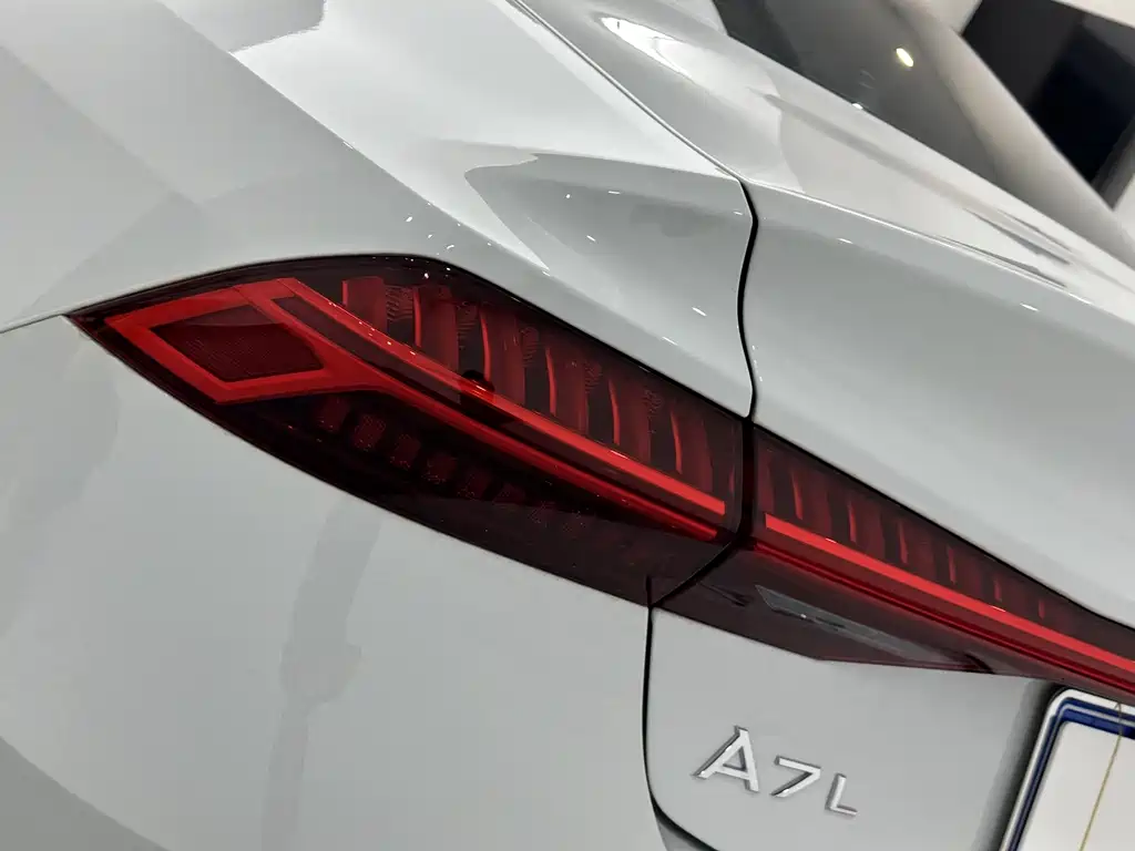 Audi A7L — миниатюра 22