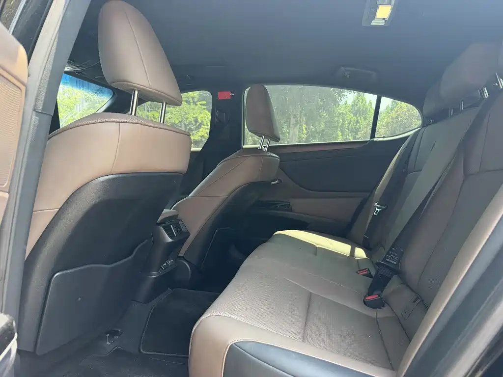 Lexus ES 2024 200 Premium