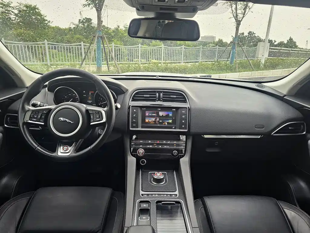 Jaguar F-PACE — миниатюра 5